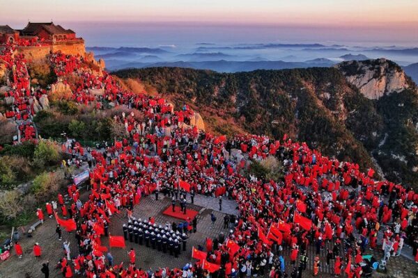 China Embraces National Day Holiday with Massive Travel Rush and Colorful Events China_Embraces_National_Day_Holiday_with_Massive_Travel_Rush_and_Colorful_Events