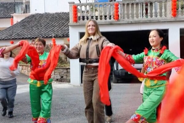 China Experiences Surge in Foreign Tourists Ahead of Spring Festival China_Experiences_Surge_in_Foreign_Tourists_Ahead_of_Spring_Festival video poster