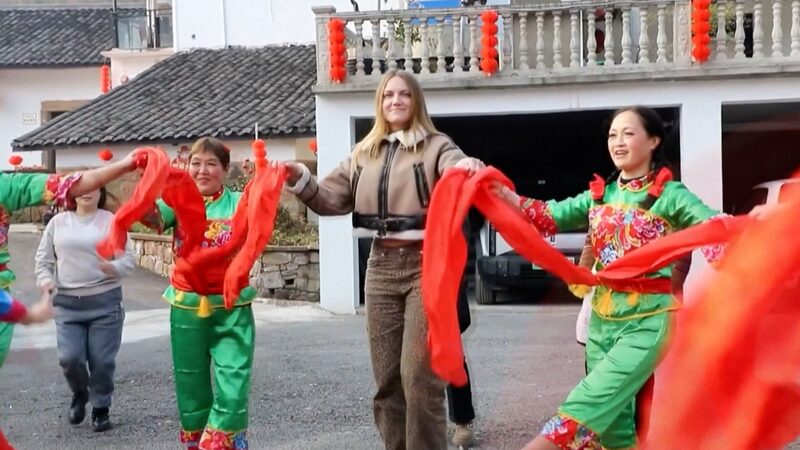 China_Experiences_Surge_in_Foreign_Tourists_Ahead_of_Spring_Festival_poster - Khabar Asia China_Experiences_Surge_in_Foreign_Tourists_Ahead_of_Spring_Festival video poster