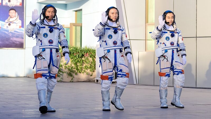 China_Honors_Shenzhou_17_Astronauts_for_Record_Breaking_Mission - Khabar Asia China_Honors_Shenzhou_17_Astronauts_for_Record_Breaking_Mission