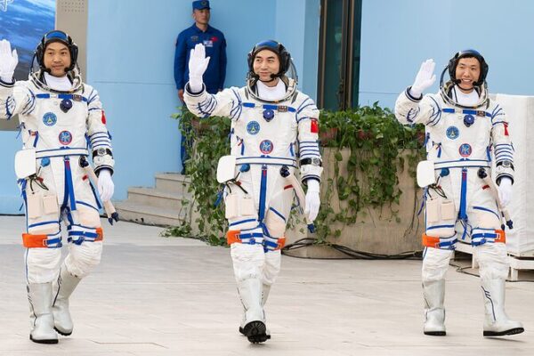 China_Honors_Shenzhou_18_Astronauts_with_Medals_for_Space_Endeavors
