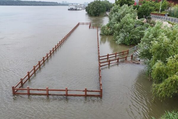 China Intensifies Flood Control Efforts as Rivers Exceed Warning Levels China Intensifies Flood Control Efforts as Rivers Exceed Warning Levels