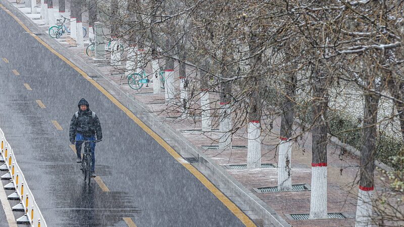 China_Issues_Yellow_Alert_as_Heavy_Snowfall_Expected_in_Northern_Regions_poster - Khabar Asia China Issues Yellow Alert as Heavy Snowfall Expected in Northern Regions video poster