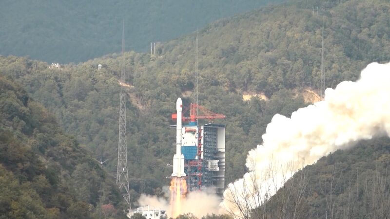 China_Launches_13th_Experimental_Communication_Satellite_into_Orbit video poster
