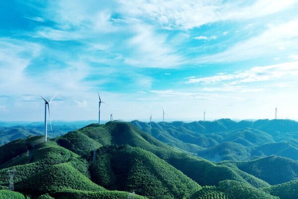 China_Leads_Global_Clean_Energy_Transition_with_Massive_Investments