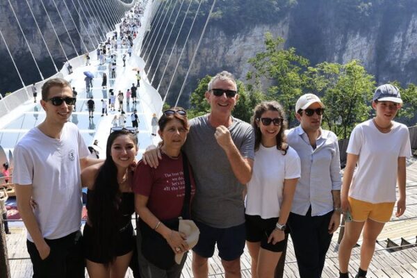 China Sees 129.9% Surge in Foreign Visitors, Boosting Economy China_Sees_129_9__Surge_in_Foreign_Visitors__Boosting_Economy