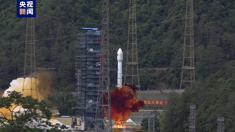 China Successfully Launches Its First MEO Broadband Communication Satellite