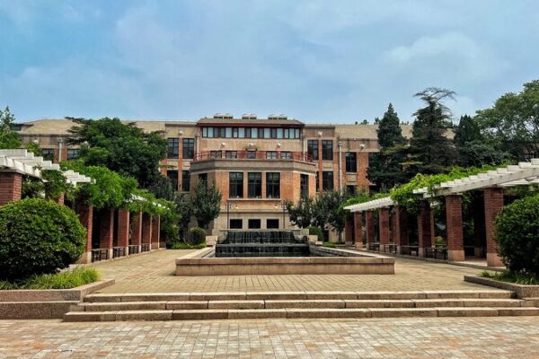 China-U.S. Fencing Invitational at Tsinghua University Forges Cross-Cultural Bonds China_U_S__Fencing_Invitational_at_Tsinghua_University_Forges_Cross_Cultural_Bonds