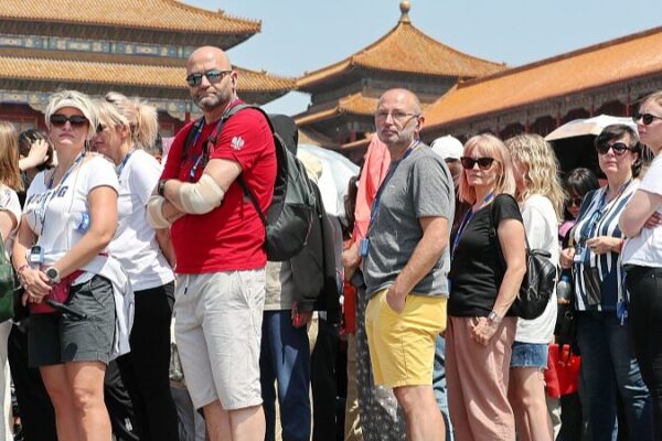 China Welcomes Influx of Foreign Tourists During Labor Day Holiday
