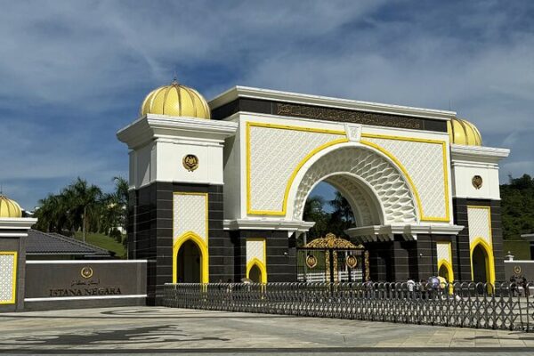 China and Malaysia Vow to Enhance Development Strategy Alignment