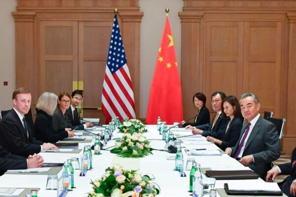 China and U.S. Commit to Continuous Communication to Strengthen Ties