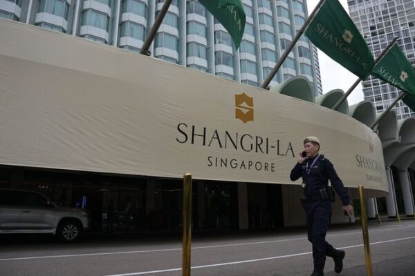 China and U.S. Defense Chiefs Seek to Revitalize Military Dialogue Amid Rising Tensions China and U.S. Defense Chiefs Seek to Revitalize Military Dialogue Amid Rising Tensions
