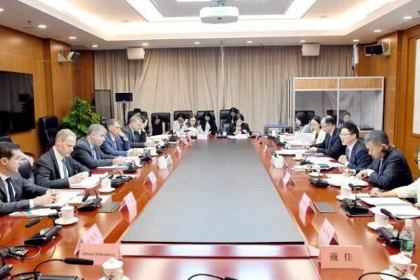 China_and_U_S__Officials_Discuss_Enhancing_Economic_Cooperation