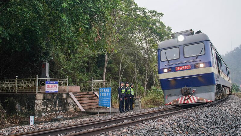 China_and_Vietnam_Sign_14_Agreements_to_Boost_Practical_Cooperation