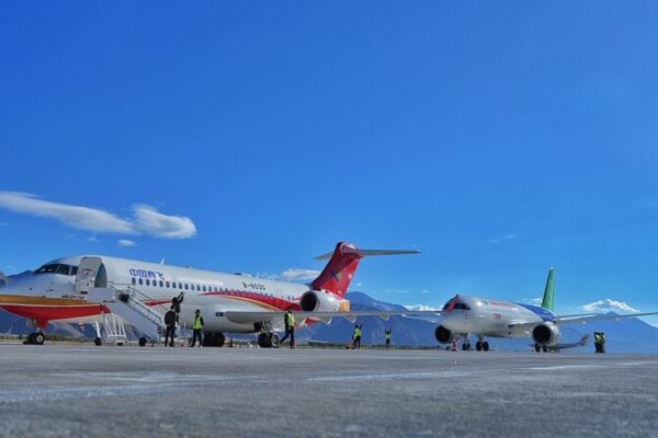 China’s C919 Jetliner Makes Historic First Landing in Lhasa China_s_C919_Jetliner_Makes_Historic_First_Landing_in_Lhasa