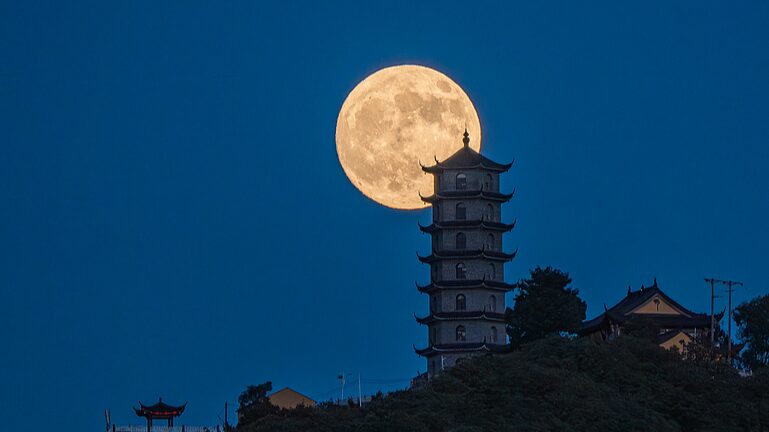 China_s_Mid_Autumn_Festival_to_Shine_Brighter_with_Supermoon_on_September_18 - Khabar Asia China_s_Mid_Autumn_Festival_to_Shine_Brighter_with_Supermoon_on_September_18