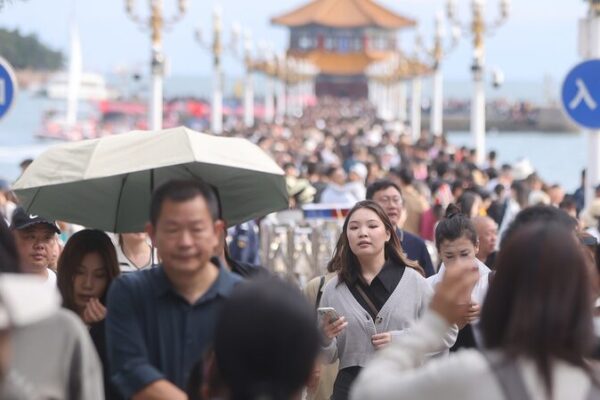 China_s_National_Day_Holiday_Sees_Surge_in_Consumption__Tourism__and_Entertainment