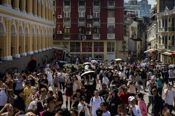 China’s National Day Holiday Sparks Record Travel Surge China_s_National_Day_Holiday_Sparks_Record_Travel_Surge