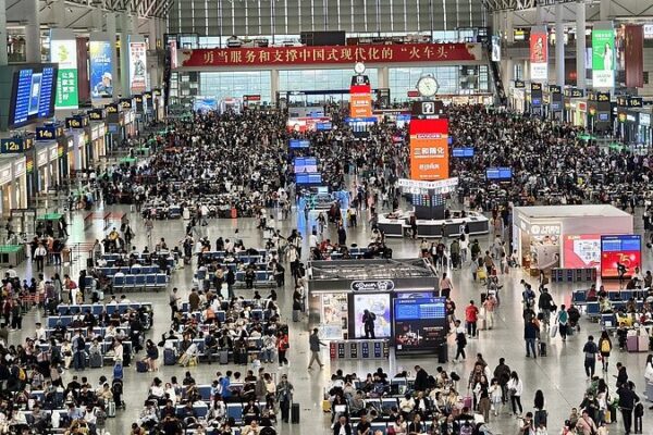 China’s Railways See Surge in Return Trips as National Day Holiday Ends China_s_Railways_See_Surge_in_Return_Trips_as_National_Day_Holiday_Ends