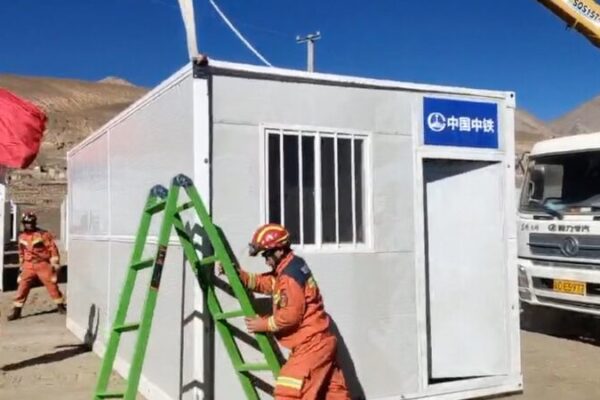 China’s Rapid Response: Prefabricated Homes Assembled in Just Over 2 Minutes in Xizang China_s_Rapid_Response__Prefabricated_Homes_Assembled_in_Just_Over_2_Minutes_in_Xizang video poster