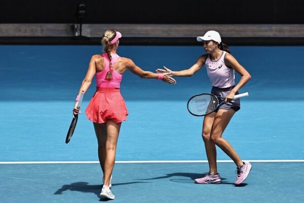 China_s_Zhang_Shuai_and_France_s_Mladenovic_Advance_to_Australian_Open_Doubles_Quarterfinals