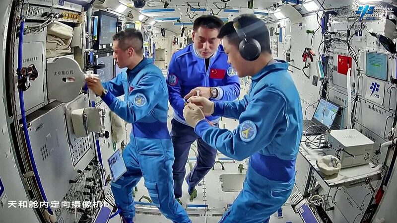 China_to_Launch_Shenzhou_19_Crew_as_Shenzhou_18_Prepares_Return_in_Late_October - Khabar Asia China_to_Launch_Shenzhou_19_Crew_as_Shenzhou_18_Prepares_Return_in_Late_October