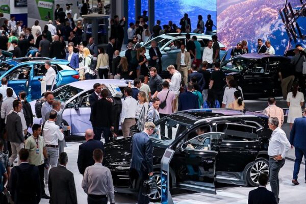 China's Commerce Minister Criticizes EU's EV Probe as Trade Protectionism