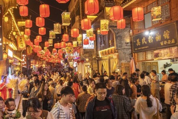 China's Economy Shows Resilience Amid Global Slowdown