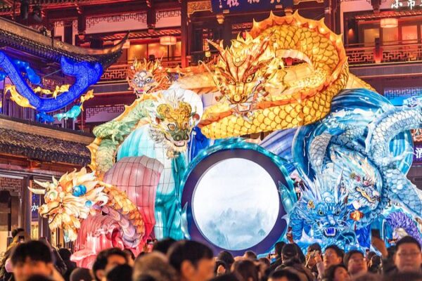 China's Festive Spending Booms as Lantern Festival Approaches