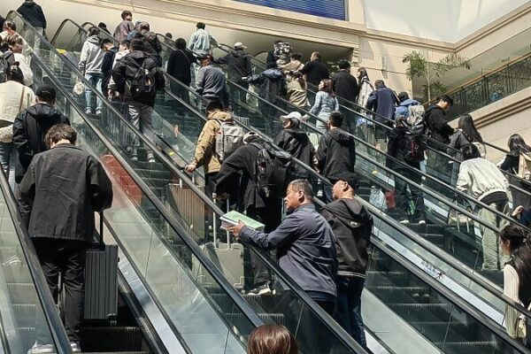 China's Labor Day Holiday Sparks 270 Million Expected Trips Across the Country video poster