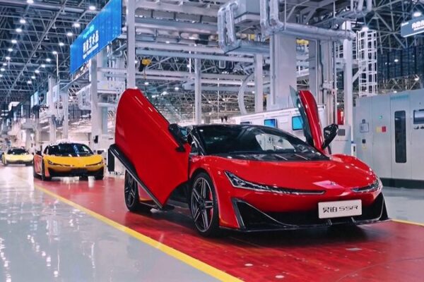 China's Manufacturing PMI Dips Slightly in May Amid Continued Economic Recovery