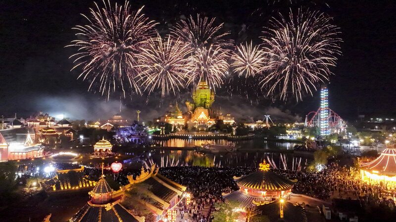 Chinas_May_Day_Holiday_Sees_Record-Breaking_Tourism_Surge - Khabar Asia China's May Day Holiday Sees Record-Breaking Tourism Surge