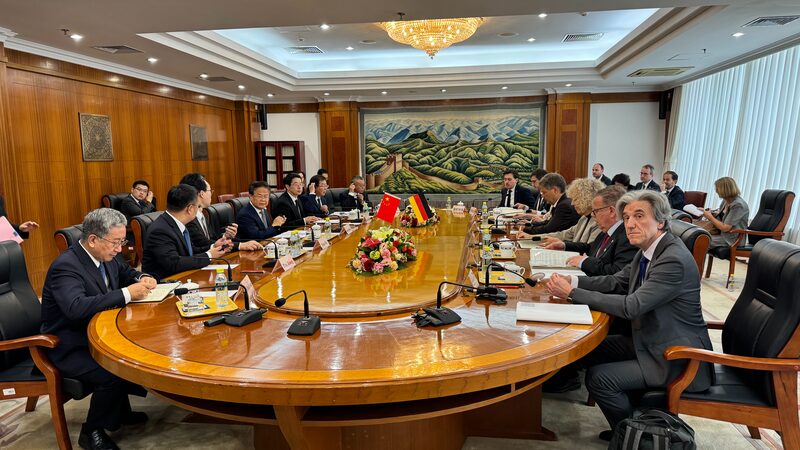 China's NDRC Chief Meets German Vice Chancellor Habeck in Beijing to Boost Economic Ties