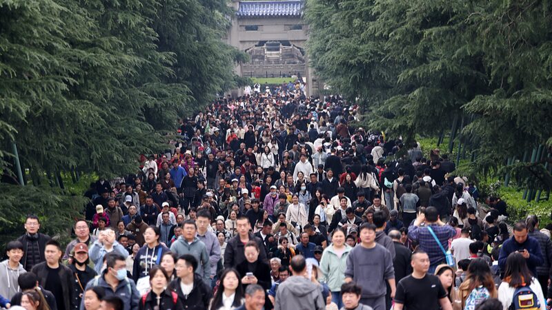 Chinas_Qingming_Festival_Sees_Surge_in_Travel_and_Spending_Signaling_Economic_Rebound - Khabar Asia China's Qingming Festival Sees Surge in Travel and Spending, Signaling Economic Rebound