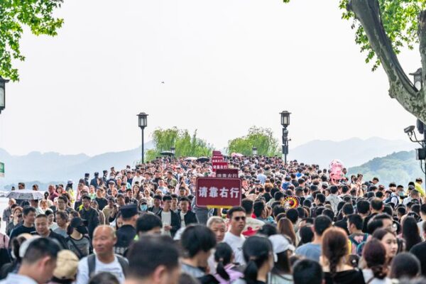 China’s Railways Set Record with 20 Million Passengers on May Day China's Railways Set Record with 20 Million Passengers on May Day
