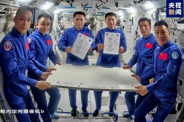 China's Shenzhou-17 Crew Completes Handover to Shenzhou-18, Return Set for April 30