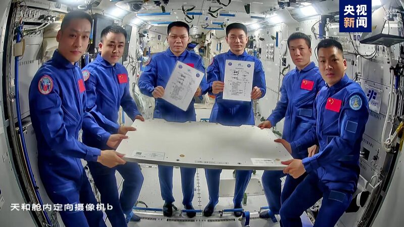 Chinas_Shenzhou-17_Crew_Completes_Handover_to_Shenzhou-18_Return_Set_for_April_30 - Khabar Asia China's Shenzhou-17 Crew Completes Handover to Shenzhou-18, Return Set for April 30