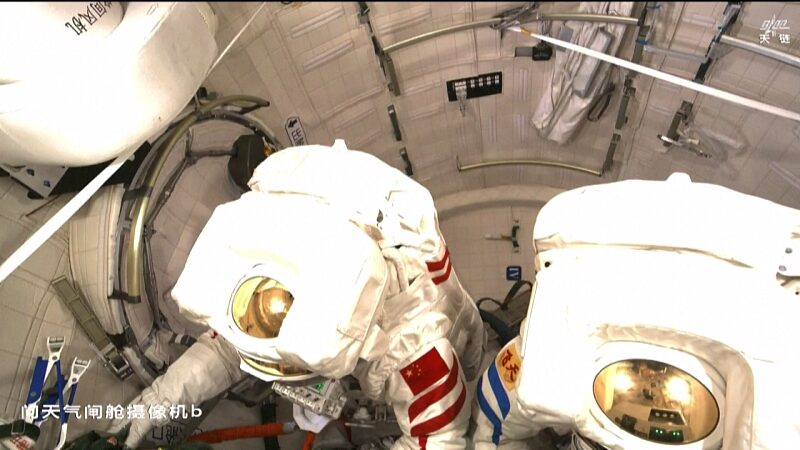 China's Shenzhou-18 Crew Completes Record-Breaking Spacewalk video poster