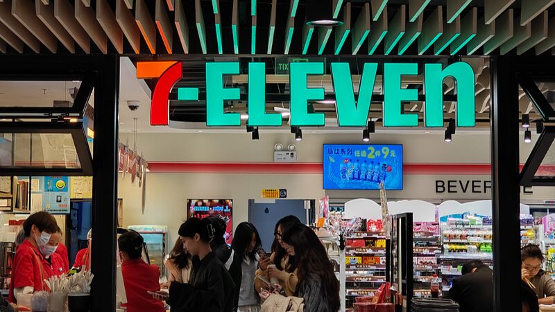 Chinas_Shift_to_a_Consumption-Driven_Economy_Sparks_Global_Impact - Khabar Asia China's Shift to a Consumption-Driven Economy Sparks Global Impact