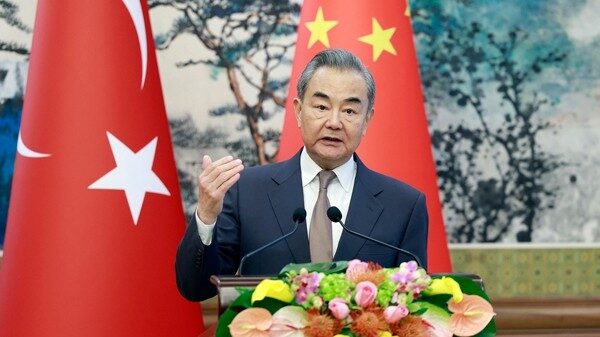China's Wang Yi Urges Global Support for Peaceful Resolution of Ukraine Conflict