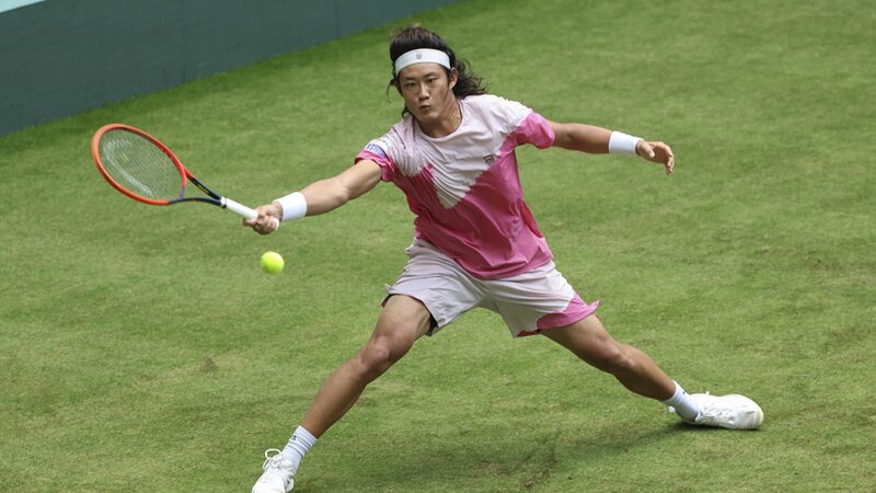 China's Zhang Zhizhen Claims First Grass Court Win at Halle Open