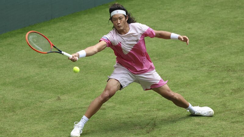 Chinas_Zhang_Zhizhen_Upsets_Medvedev_to_Reach_Halle_Quarterfinals - Khabar Asia China's Zhang Zhizhen Upsets Medvedev to Reach Halle Quarterfinals