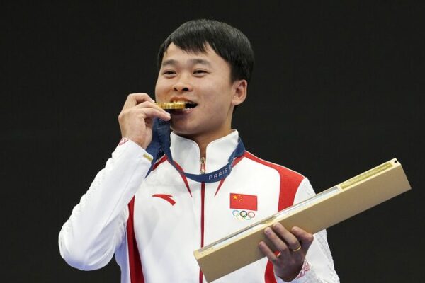 Chinese_Athletes_Shine_on_Day_2_of_Paris_2024_Olympics