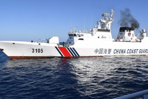 Chinese Coast Guard Expels Philippine Vessels Near Huangyan Dao Chinese Coast Guard Expels Philippine Vessels Near Huangyan Dao