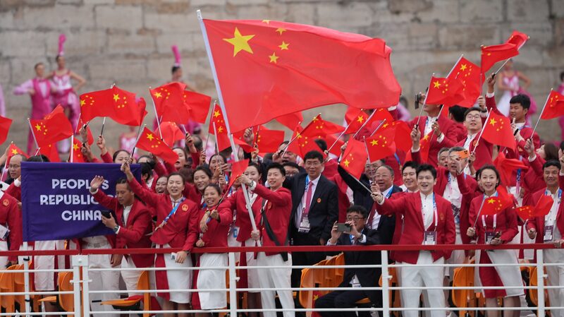 Chinese_Delegation_Shines_in_Red_at_Paris_Olympics_Opening_Ceremony