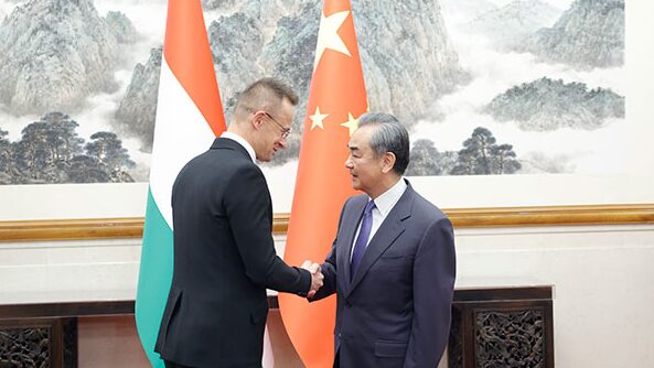 Chinese FM Wang Yi and Hungary's Szijjarto Pledge Closer Cooperation in Beijing
