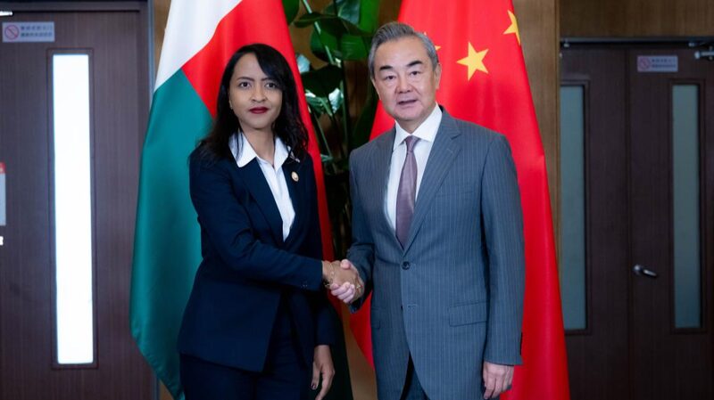 Chinese_Foreign_Minister_Wang_Yi_Meets_with_Gabonese__Malagasy_Counterparts_and_Former_UN_Chief - Khabar Asia Chinese_Foreign_Minister_Wang_Yi_Meets_with_Gabonese__Malagasy_Counterparts_and_Former_UN_Chief