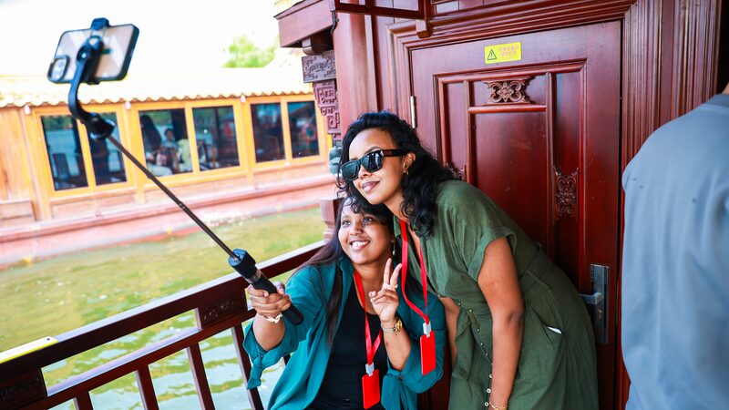 Chinese_Foreign_Ministry_Welcomes_Global_Tourists_Amid_Surge_in_Visits - Khabar Asia Chinese_Foreign_Ministry_Welcomes_Global_Tourists_Amid_Surge_in_Visits