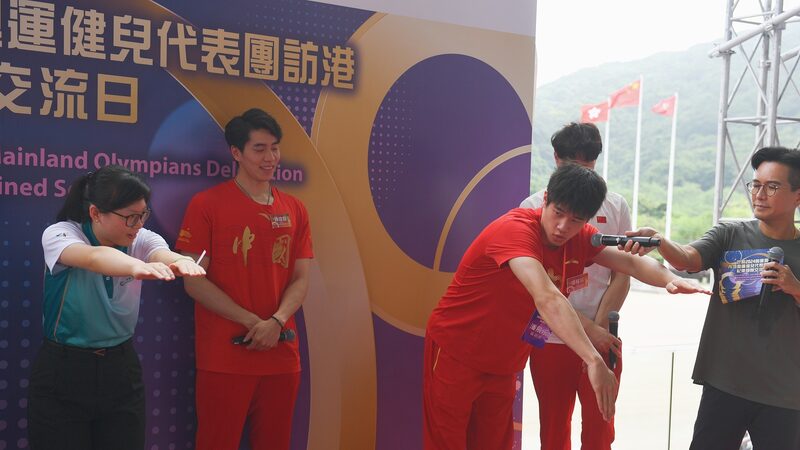 Chinese_Mainland_Olympians_Bring_Joy_to_Hong_Kong_Residents_on_Second_Day_of_Visit video poster