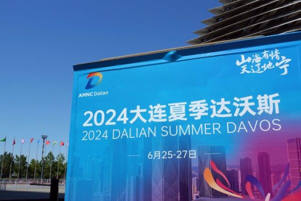 Chinese Premier Advocates Broader Minds for Growth at Summer Davos